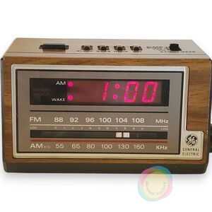 Vintage GE Digital AM FM Clock Radio Woodgrain 80s